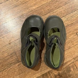 KEEN girls brown Mary Jane shoes size 10